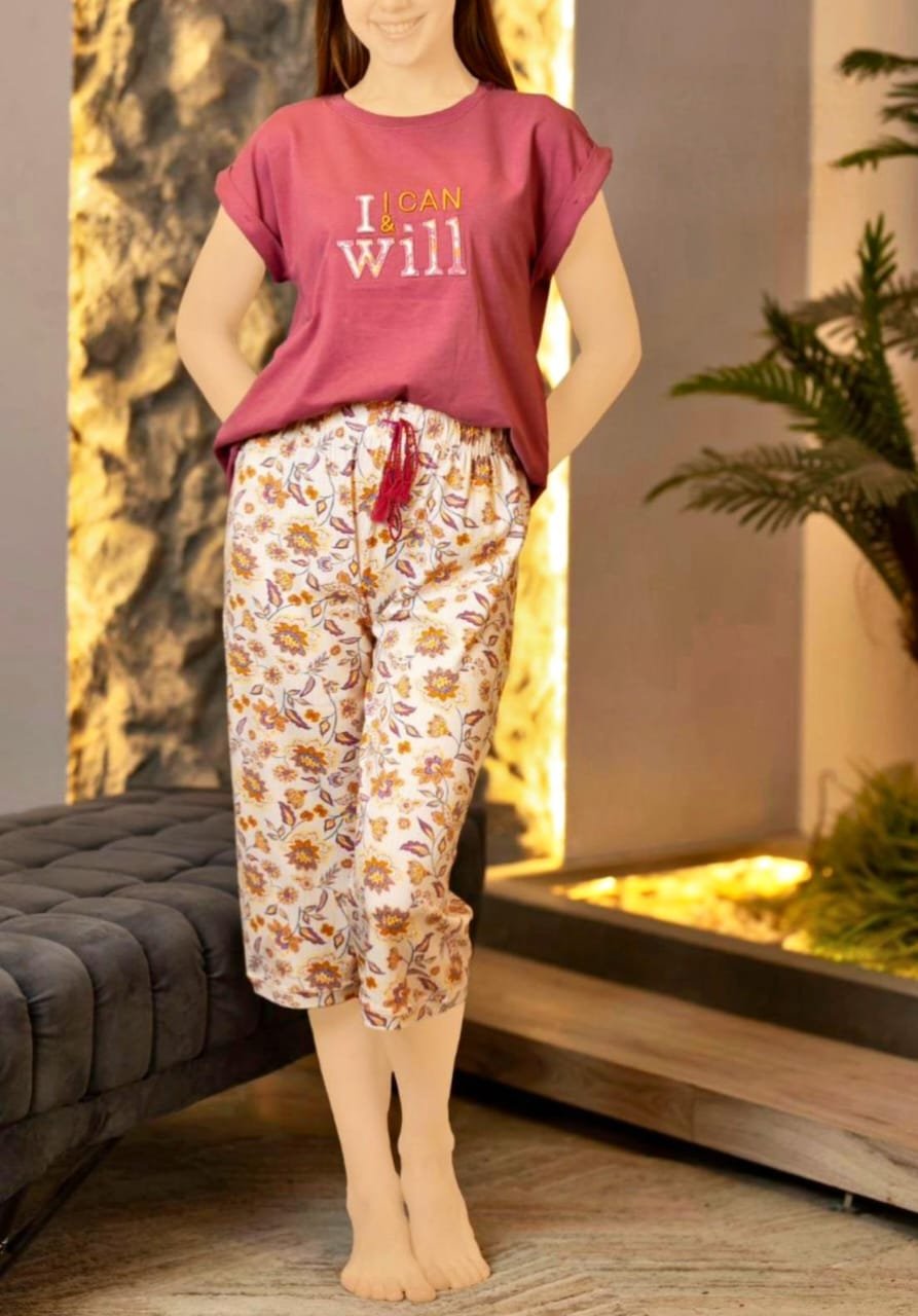 T-shirt and capri pants Pajma